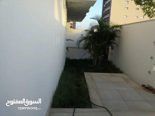 130 m2 5 Bedrooms Townhouse for Sale in Tripoli Hai Al-Batata