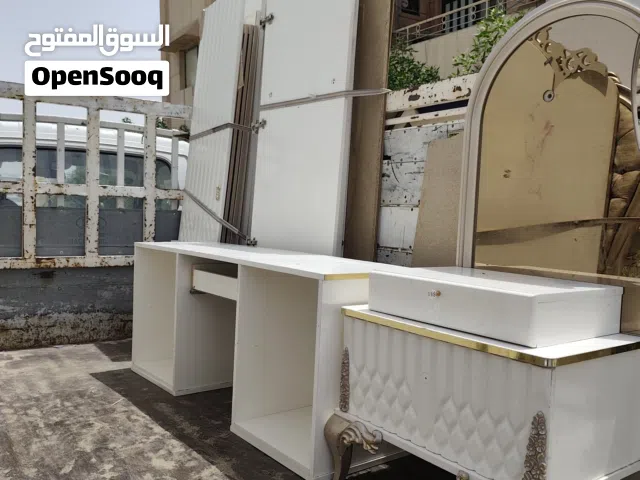 السلام وعليكمم نجار فتح +نقل +شد +صيانه جميع انواع الغرف داخل البصره،،،،،،،،،،،،،1