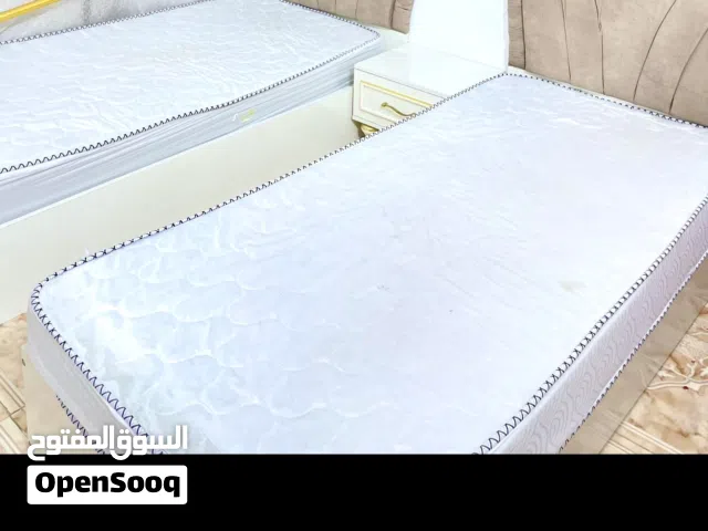 منادر طبيه واصليات نظيفات وجدد استخدامهم فتره قليله اثنينهم