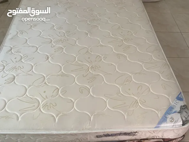 فرشات زمبركيه طول 2m وعرض متر و 60 نظاف.. صنع امريكي مفرد ونص