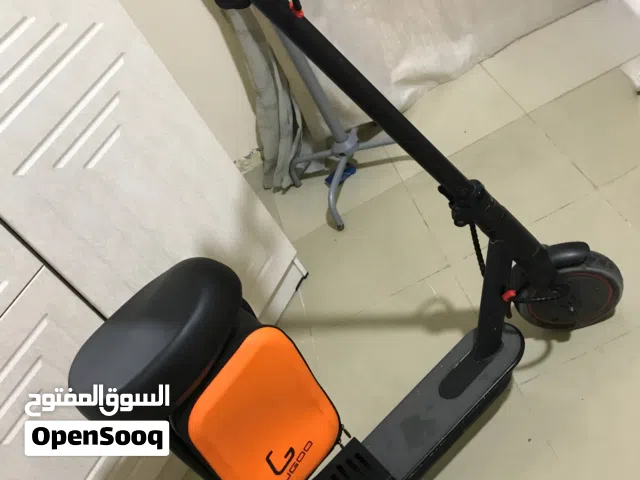 سكوتر كهربائي KUGOO مجدد بالكامل (ذكائي وسريع) – بسعر حرق