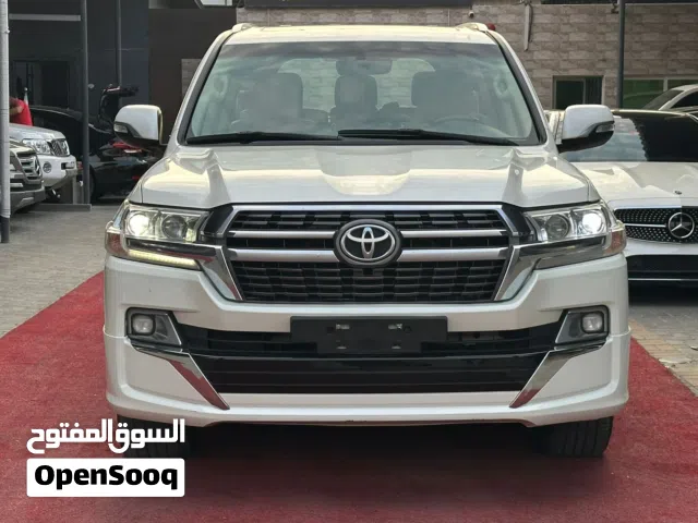 2017 تويوتا لاند كروزر VXR