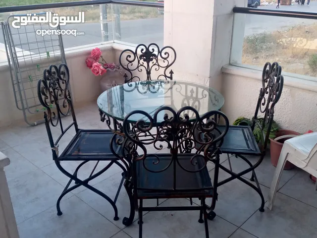 طاوله حديد مطبخ او حديقه زجاج تقيله ومرتبه
