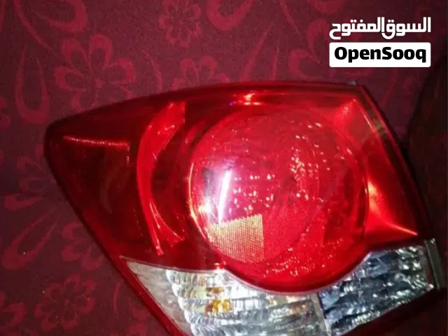 فانوس خلفي يمين شيفروليه كروز (رفرف) 2010 - 2015 بحالة ممتازة