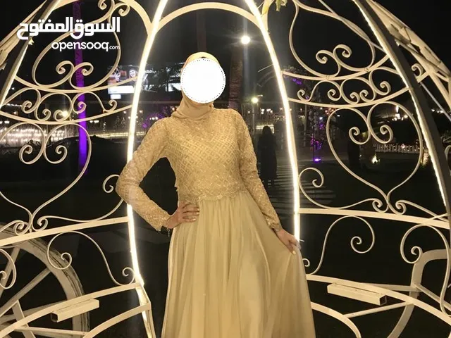 فستان سواريه مع التول استخدام مره كالجديد