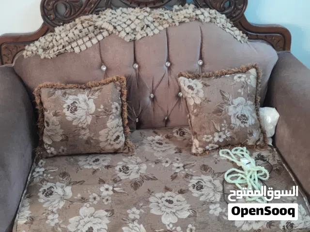 كنب كنب خشب زان سعره 50 مستعمل تلات أشهر للبيع