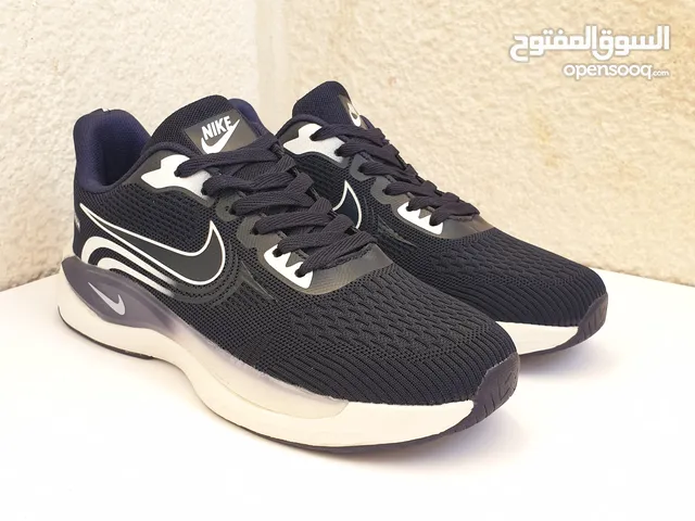 بوط نايك جديد لون كحلي