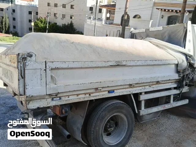 قلاب مترين لنقل المواد