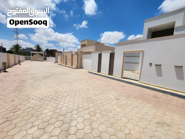 206 m2 3 Bedrooms Townhouse for Sale in Tripoli Tajura
