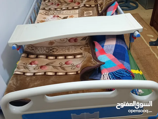 سرير طبي كهربائي