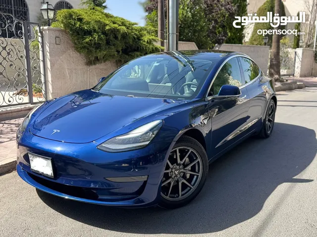 Low mileage Tesla 3 clean title clean carfax