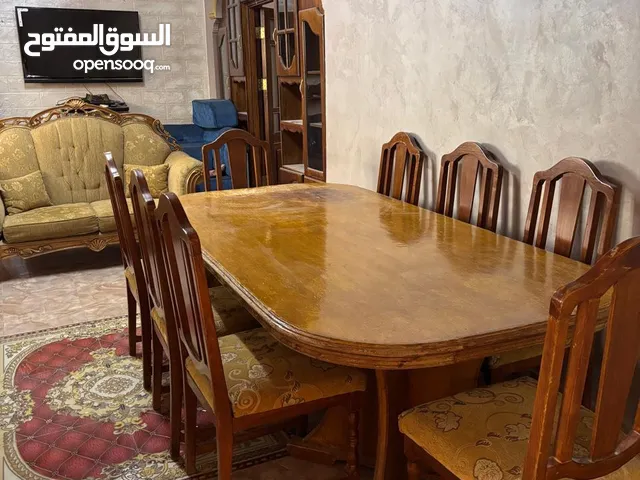 طقم كنب مع طاولة سفرة للبيع