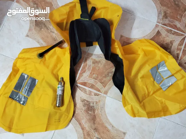 سترة نجاة اصلية مع اسطوانه هواء لنفخ الداتي عند شد الحبل