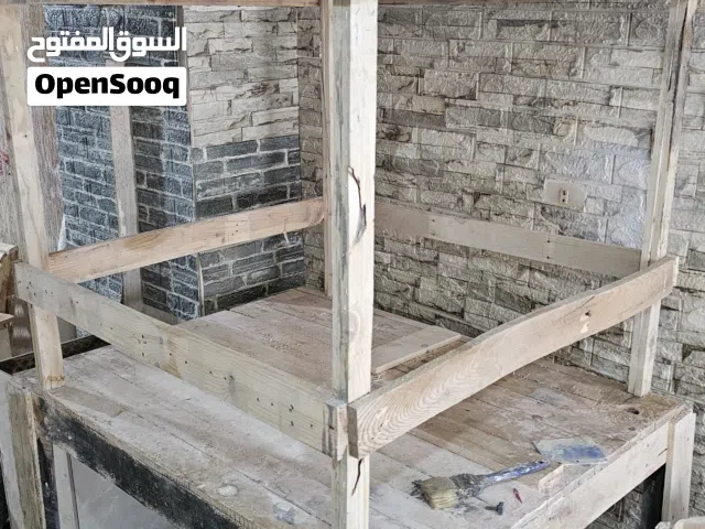 قطع خشب وطاولات للبيع