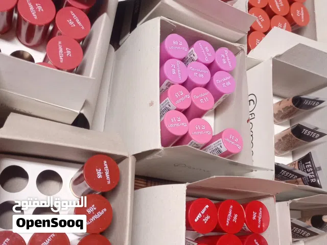 كريم وحمره شفاه