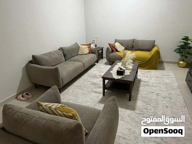جلسة متكاملة بحالة ممتازه - استعمال سنة واحده فقط