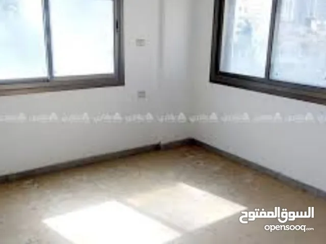 حماه حي المدينة جانب من مدرسة بن زياد تتميز بجنينة داير مدار البيت ومسبح للاطفال