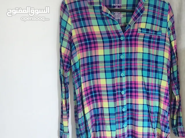 مجموعة قمصان و حقائب جديدة غير مستعملة