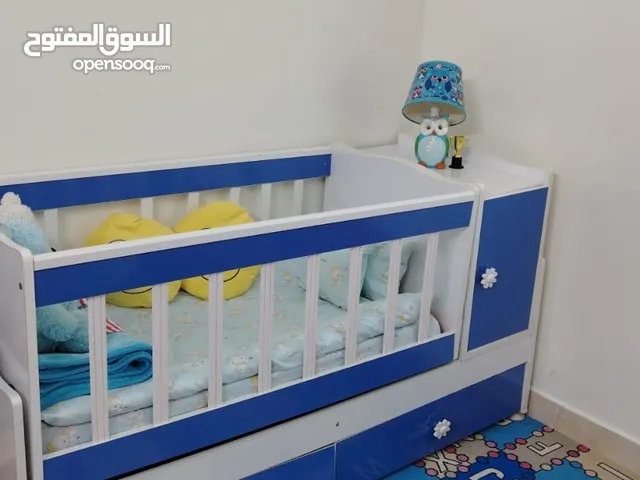 غرفه أطفال خزانه مع تخت بحاله الوكاله