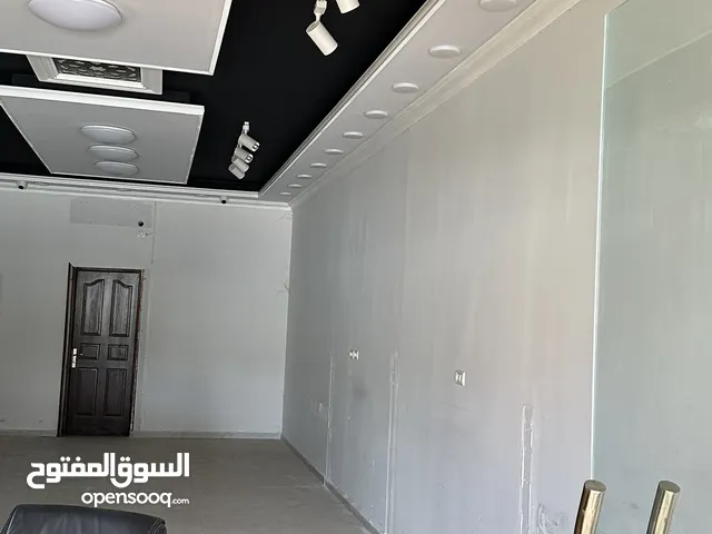 مخزن للبيع