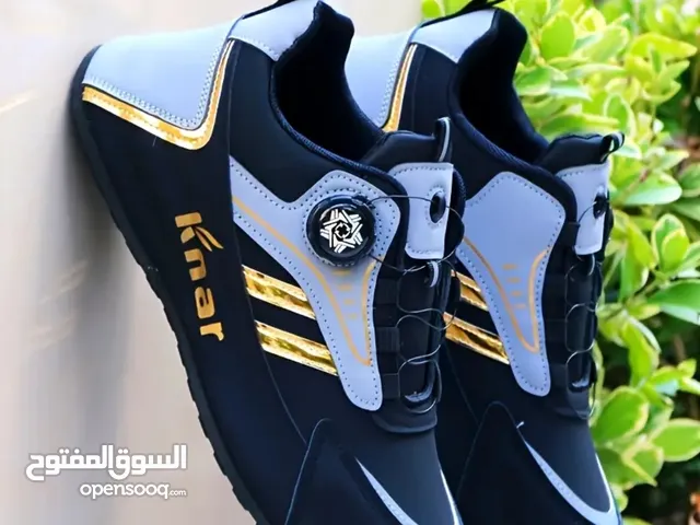 حذاء رياضي مميز وخفيف بقياس 43 بالوان اسود ورصاصي