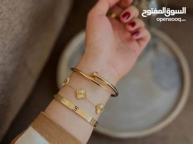 تشكيلة من أفخم السوارات الرائجة   سيت متكون من 3 قطع . مسمار . فان كليف . كارتير .