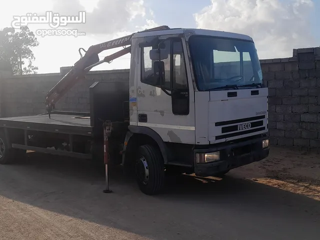 افيكو ساحبة 18 في 120 ,وعليها ونش طن وسبعمائة كيلو وطولها 5متر و10 ماشية 400 للإستفسار اكثر الاتصال