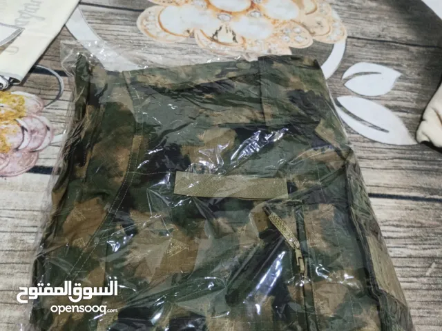 بدله عسكريه حجم XL جديد ما مستخدم