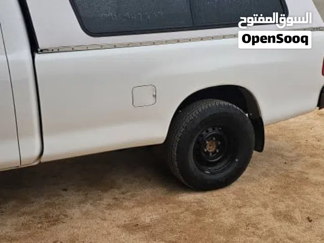 للبيع غطاء صندوق تندرا 2006 شبه جديد لون ابيض