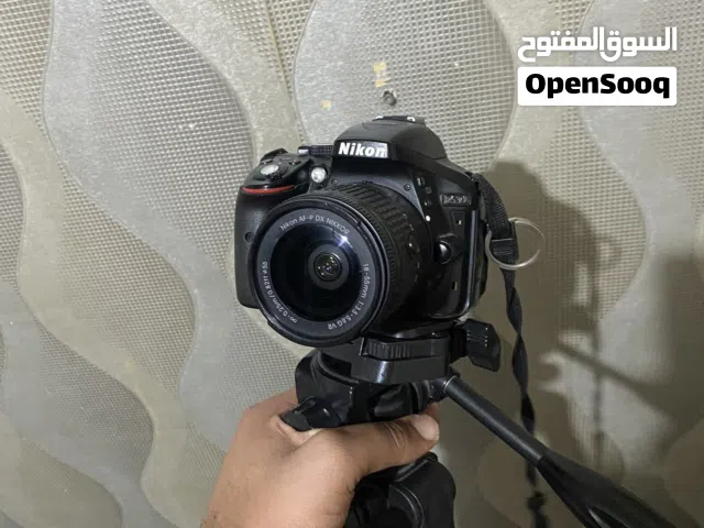 كاميرا نيكون 5300d مع عدستين 85mm and 18-55 mm ومع ثلاث بطاريات والشاحن بسعر الحرق