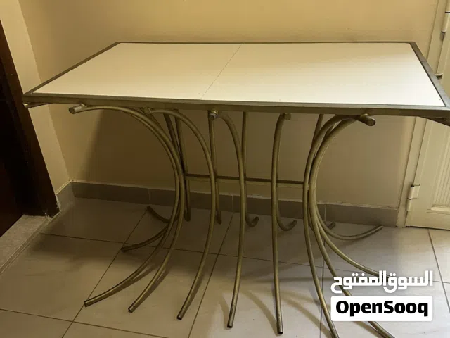طاولة معدنية بتصميم أنيق متعددةالاستخدامات كشف سيراميك بحالة ممتازة 115/65 ارتفاع 85