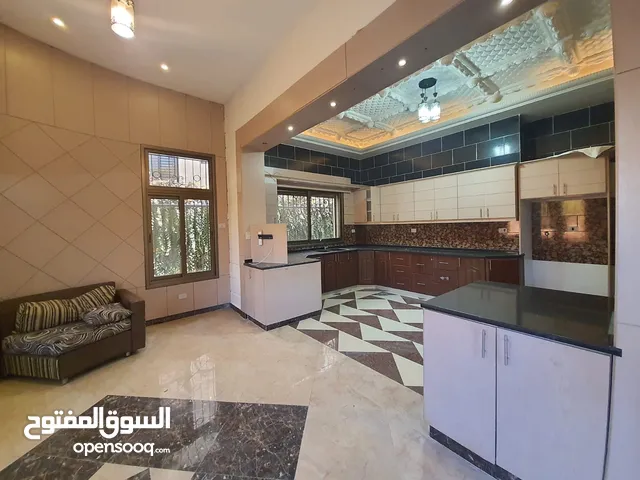 550 m2 More than 6 bedrooms Villa for Sale in Amman Al-Thuheir
