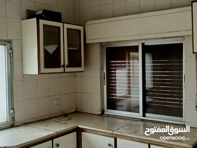 شقة سوبر ديلوكس فارغة للإيجار- جبل الحسين 250jd