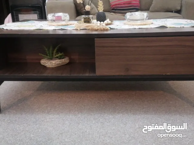 فرشة مجوز وطاوله وسط وصوبة غاز