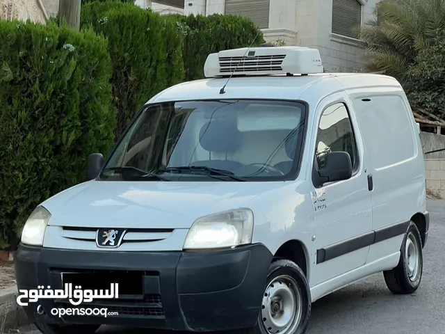 بيجو بارنتر 2011 ثلاجة بحالة ممتازة (( قابل للبدل ))