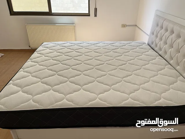 فرشه كينج  حجم مقاس 200x 180 cm  استخدام 10 اشهر فقط.  ممتازه الحال متل الجديد بتخدمك بحدود  10 سنين