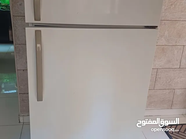 ثلاجه فالكون مستعمله بحاله جيده للبيع