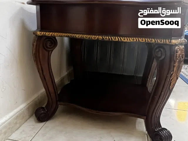 ثلاث طاولات للمجلس