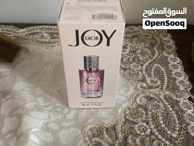 عطور نسائية.