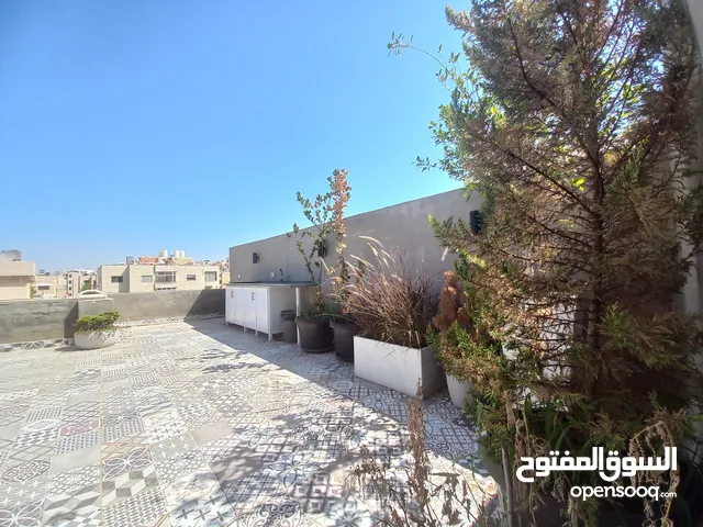 شقة مع روف مفروشة للايجار في الرابية ( Property 34158 )-174867630
