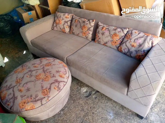 كنب وحده كبيره مع بفه صغيره بحاله ممتازه