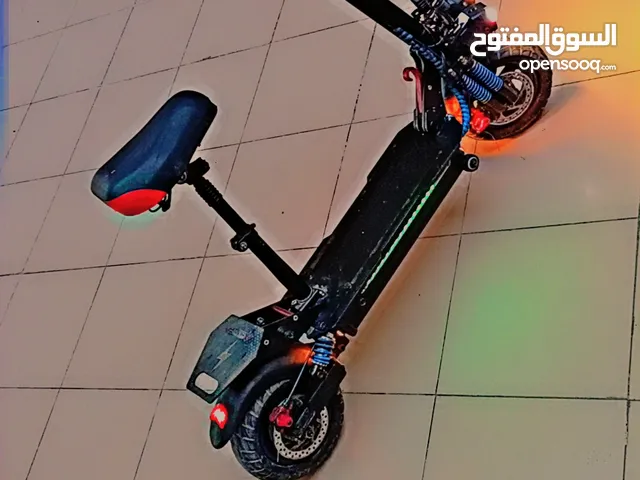 سكوتر كهربائي مستعمل للبيع أستعمال خفيف جدا كفالة من اي مشكله البطارية 40 كم السرعه 75 متوفر في دبي