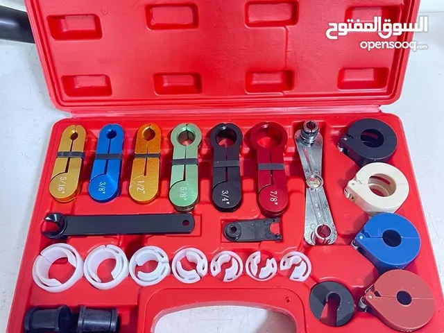 تتوفر مجموعة معدات مساعدة للفنيين ومهندسي صيانة السيارات