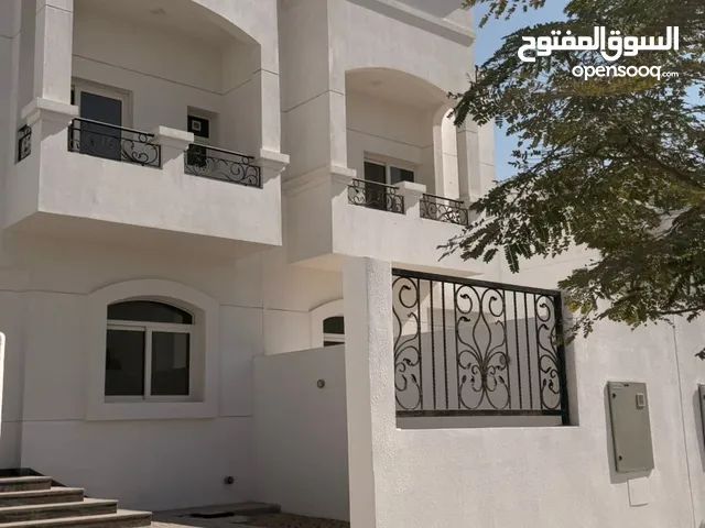 4 Bedrooms villa for rent with partial sea view