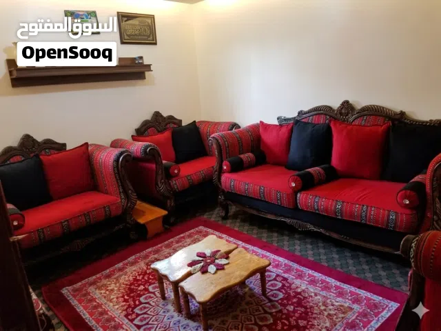 طقم كنب ملكي فاخر بتصميم تراثي عصري - حالة ممتازة وشكل قمة في الأناقة