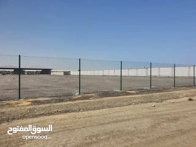 للايجار ارض 10000m ميناء عبدالله تخزين متعدد. تصلح للتقسيم علي 3 شوارع