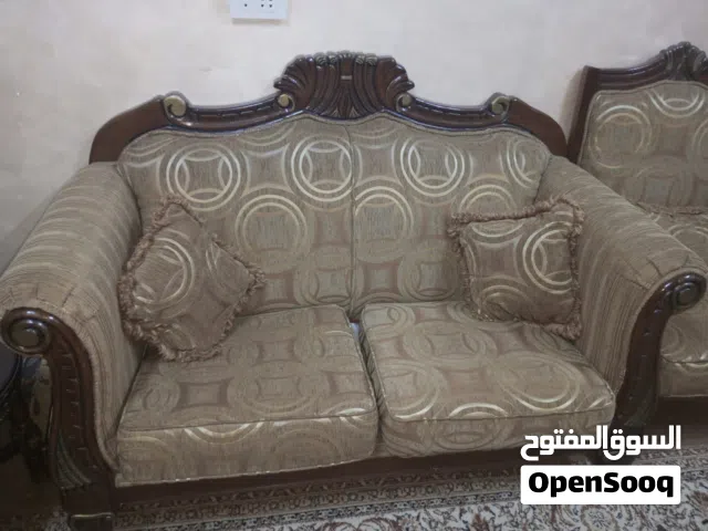 طقم كنب وسجادة وطاولة تلفزيون