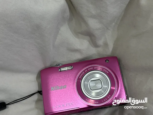 Nikon coolpix s3100 استعمال خفيف ومافيها خدوش ابدا ومع شاحن وبطارية