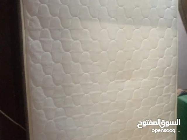 فرشة زنبركية مفرد ونص مستعمل يشبه الجديد من ماركة (MR.SLEEP)