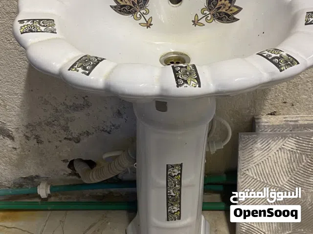مغسله مع الخلاط نضيفه جدا